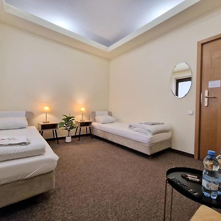 Helvetia Plus B&B - Private Rooms And Apartments Varšava Exteriér fotografie