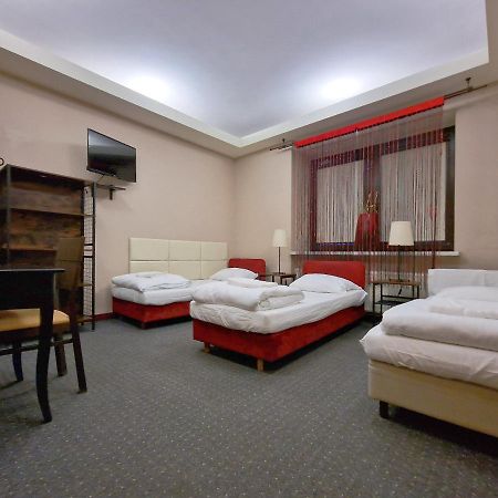 Helvetia Plus B&B - Private Rooms And Apartments Varšava Exteriér fotografie
