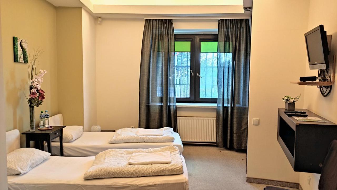 Helvetia Plus B&B - Private Rooms And Apartments Varšava Exteriér fotografie