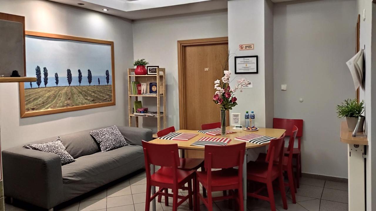 Helvetia Plus B&B - Private Rooms And Apartments Varšava Exteriér fotografie