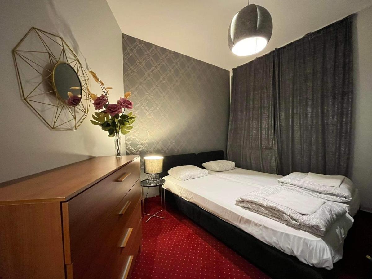 Helvetia Plus B&B - Private Rooms And Apartments Varšava Exteriér fotografie