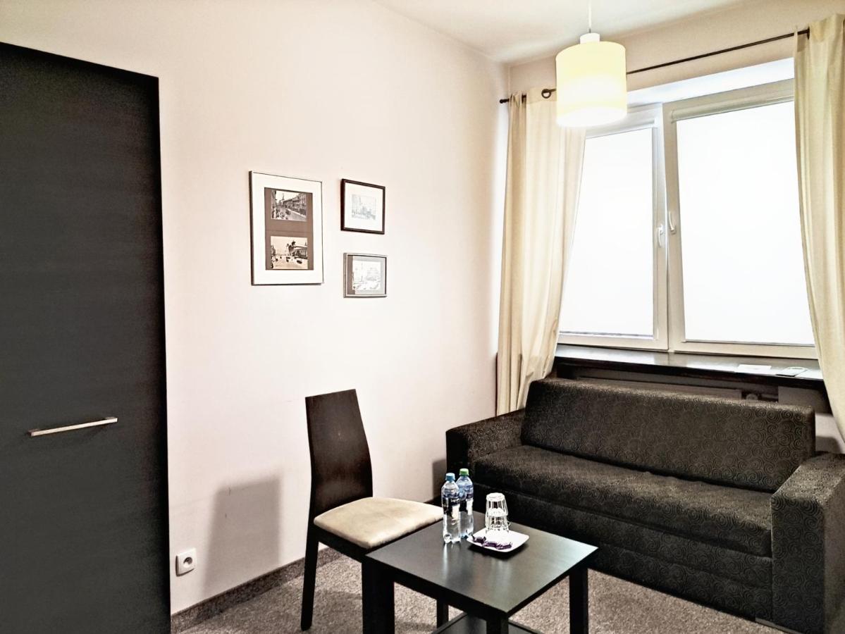 Helvetia Plus B&B - Private Rooms And Apartments Varšava Exteriér fotografie