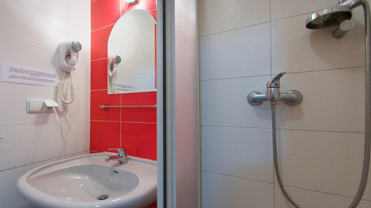 Helvetia Plus B&B - Private Rooms And Apartments Varšava Exteriér fotografie