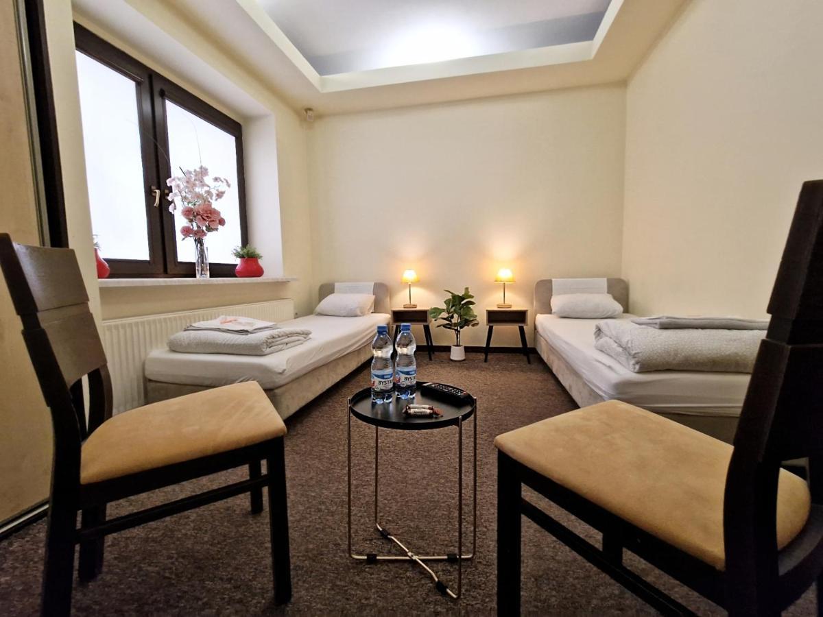 Helvetia Plus B&B - Private Rooms And Apartments Varšava Exteriér fotografie