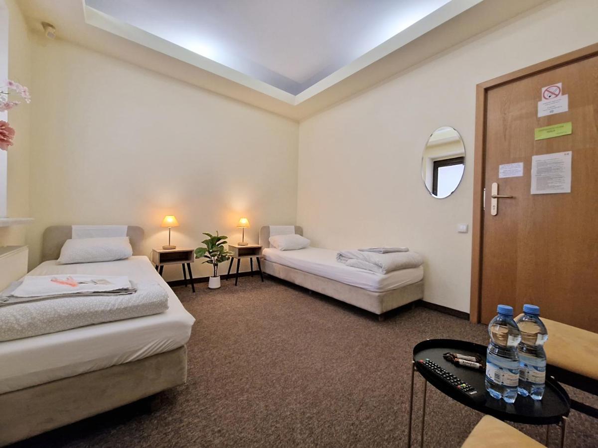Helvetia Plus B&B - Private Rooms And Apartments Varšava Exteriér fotografie