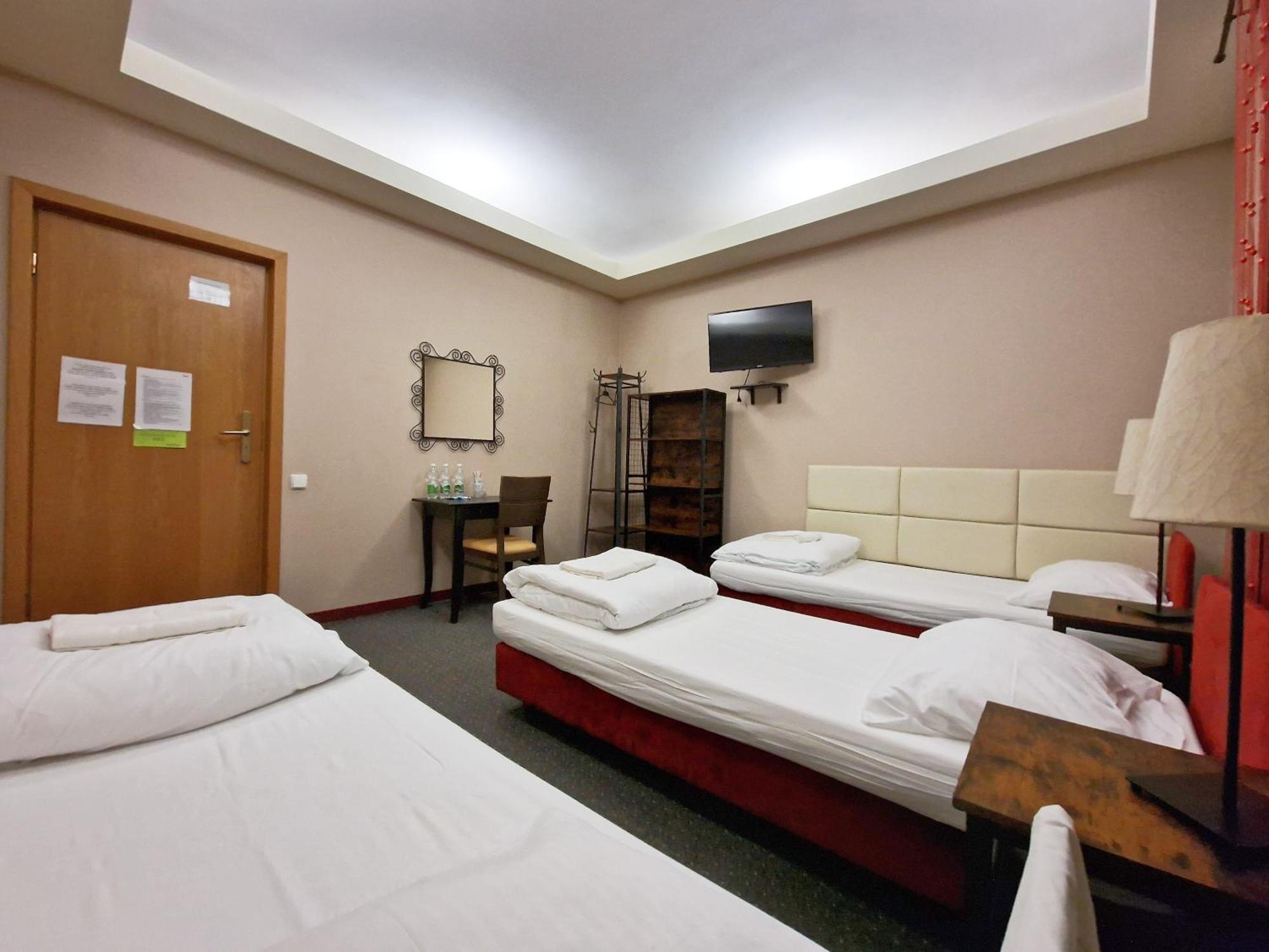 Helvetia Plus B&B - Private Rooms And Apartments Varšava Exteriér fotografie