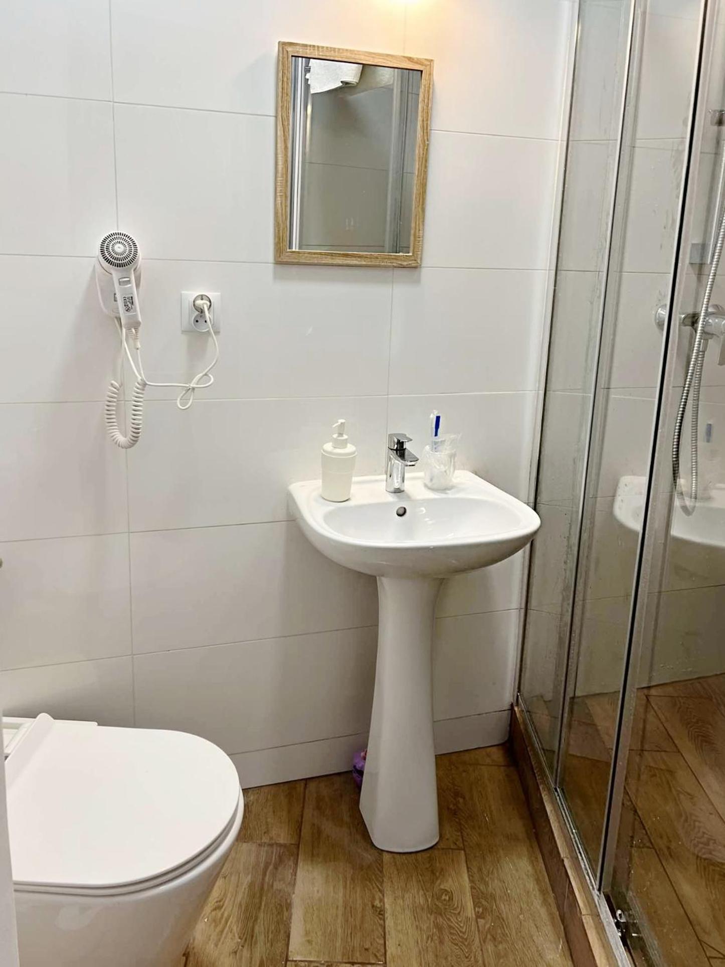 Helvetia Plus B&B - Private Rooms And Apartments Varšava Exteriér fotografie